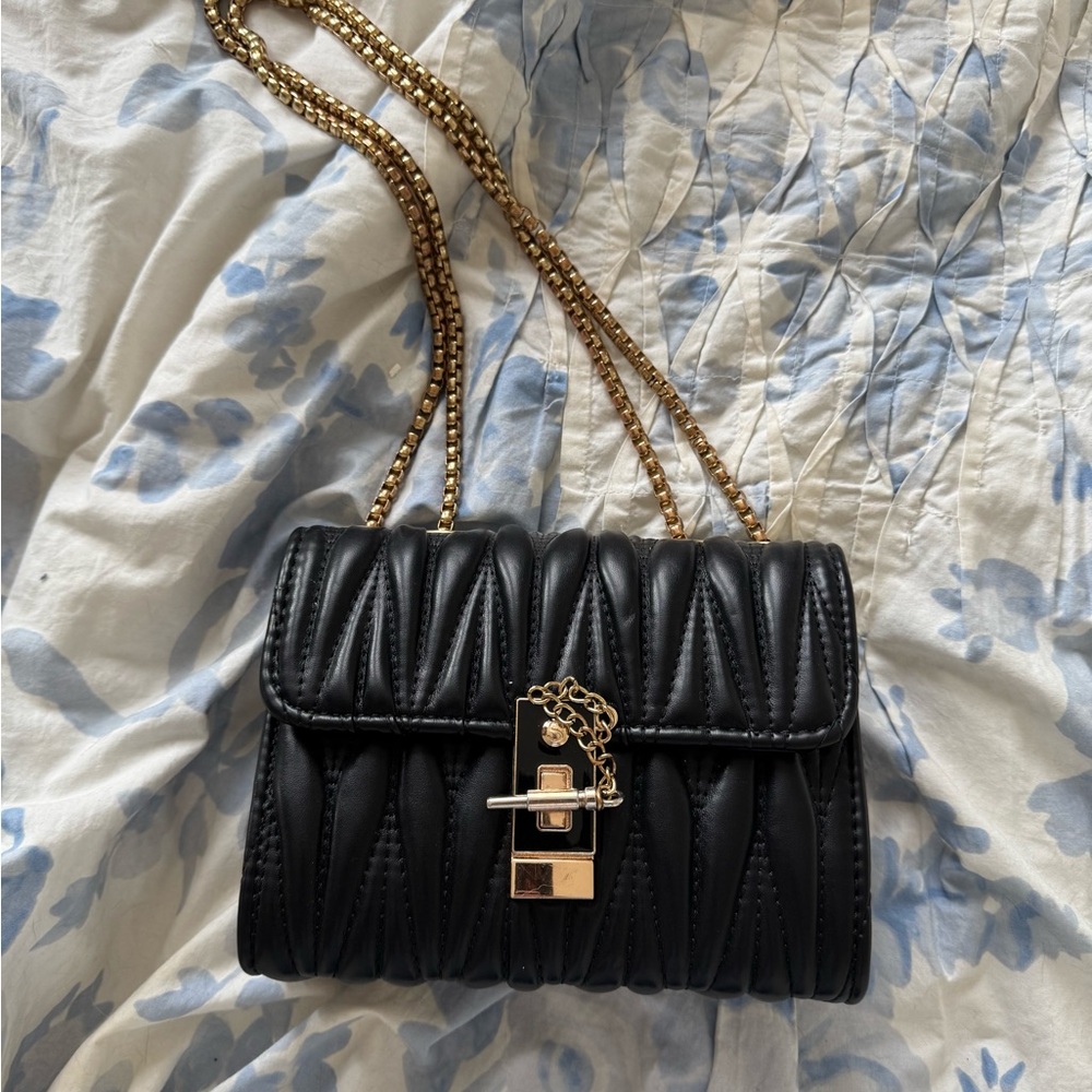 Elegant Black Quilted Chain Bag